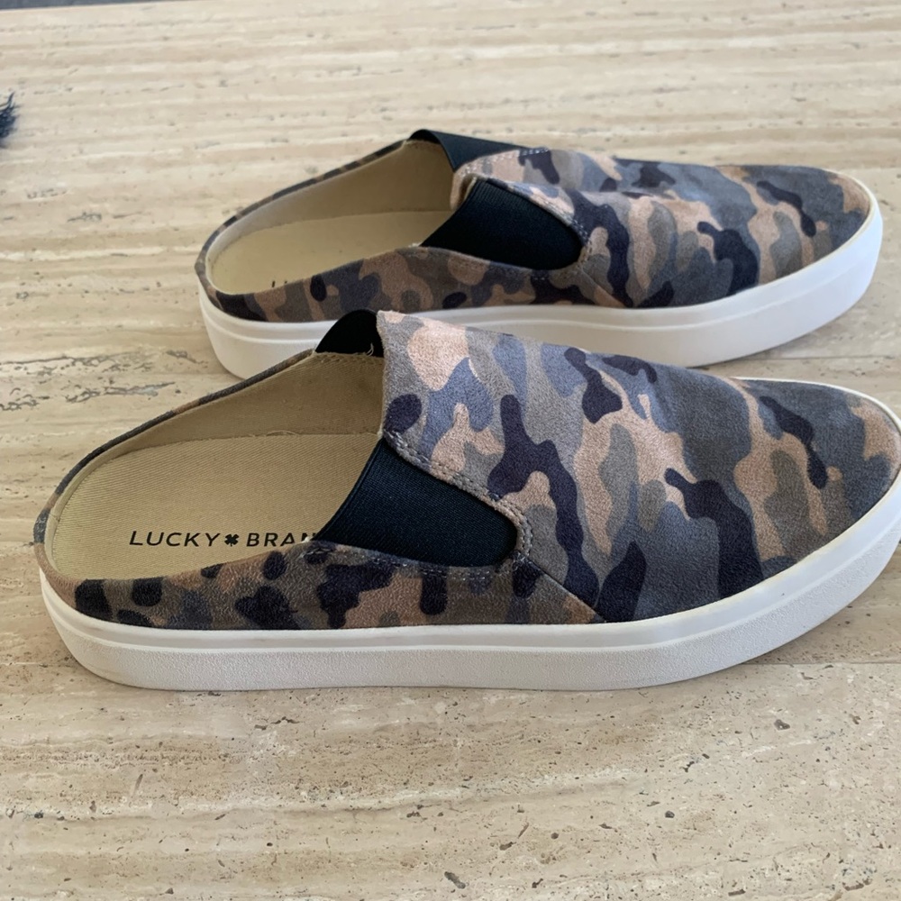 Lucky Brand Camo slide sneaker size 9M worn once sueded material